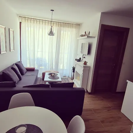 Family Lux App アパート *